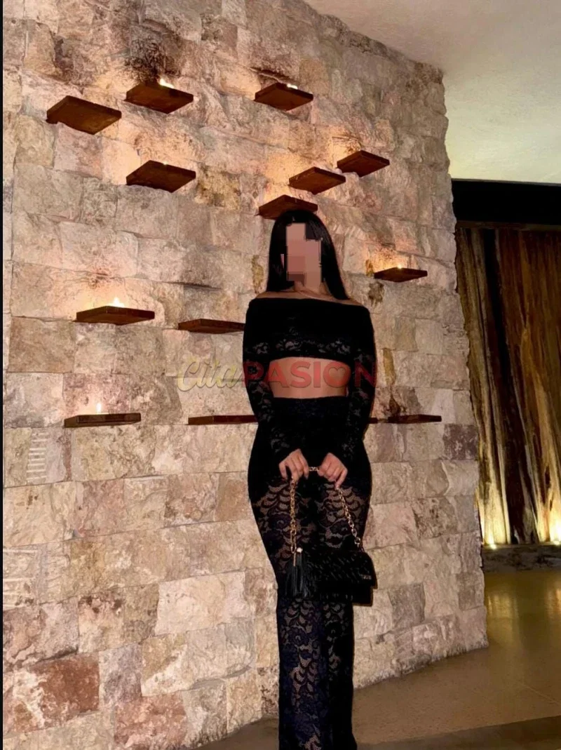 Escort en Cádiz capital. Acompañante latina encantadora. - Foto