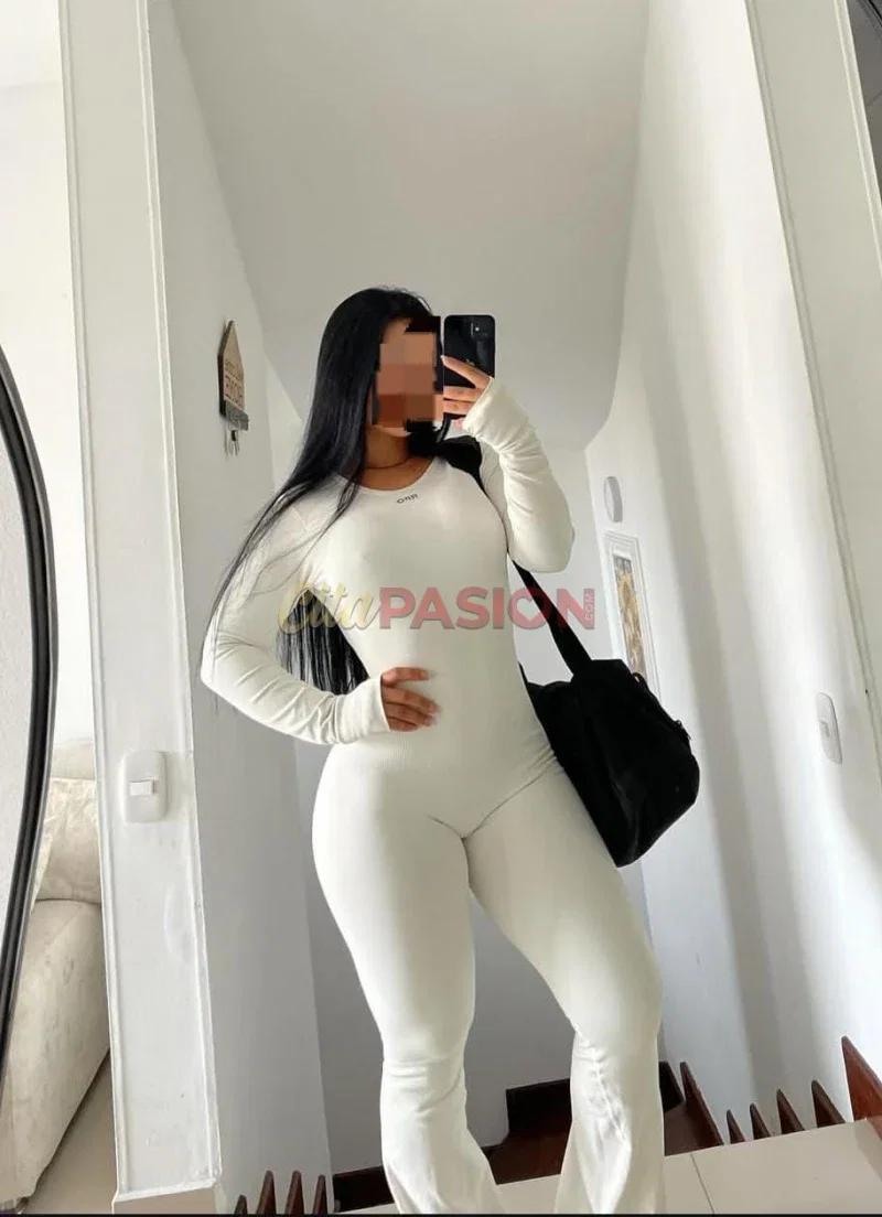 Escort en Cádiz capital. Acompañante latina encantadora. - Foto