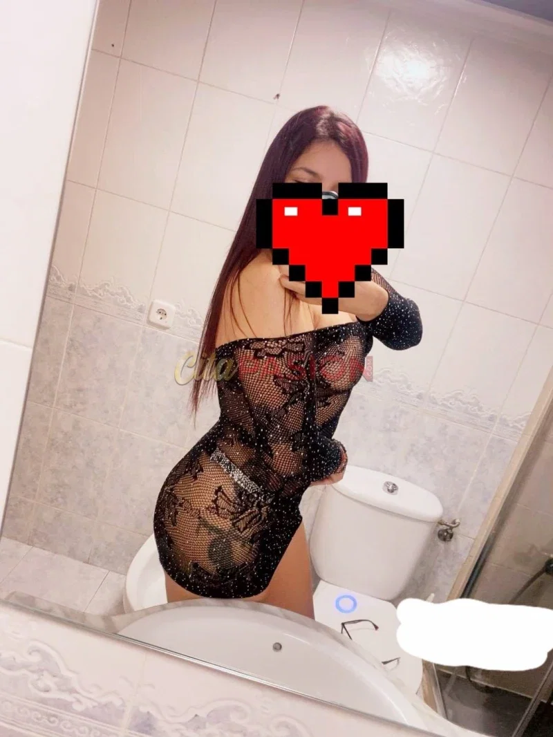 Escort en La Pobla de Vallbona. No apta para chicos tímidos, ¡atrevete a conocerme!.