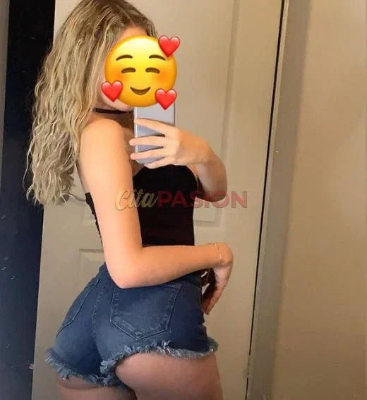 Escort en Bergara. Divina colombiana, joven y rubia, en Bergara.