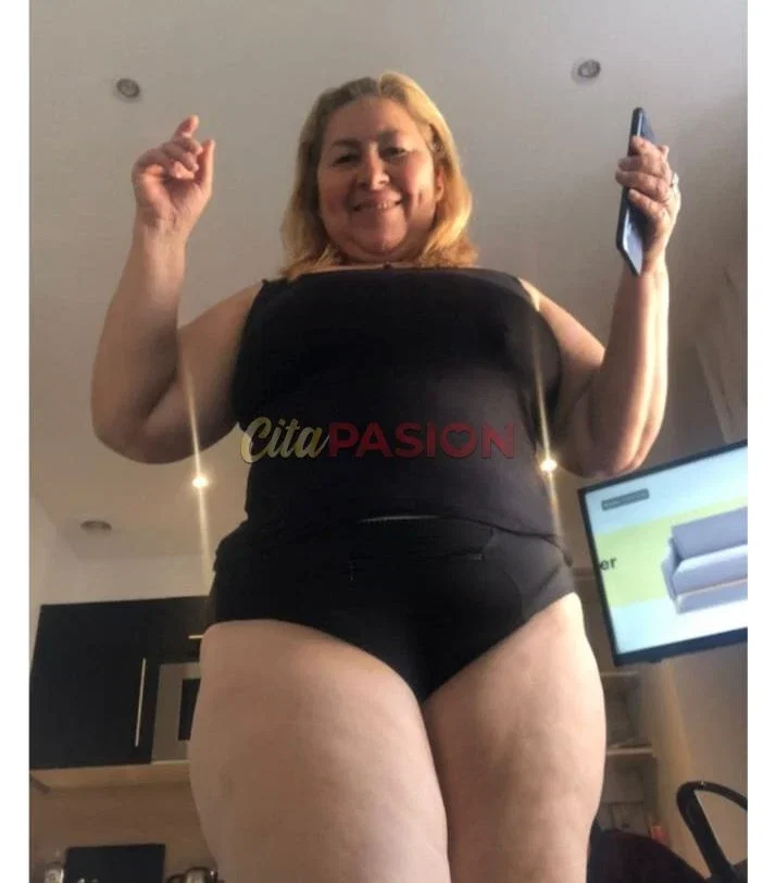 Escort en Fuengirola. Gordita al natural, con personalidad auténtica.