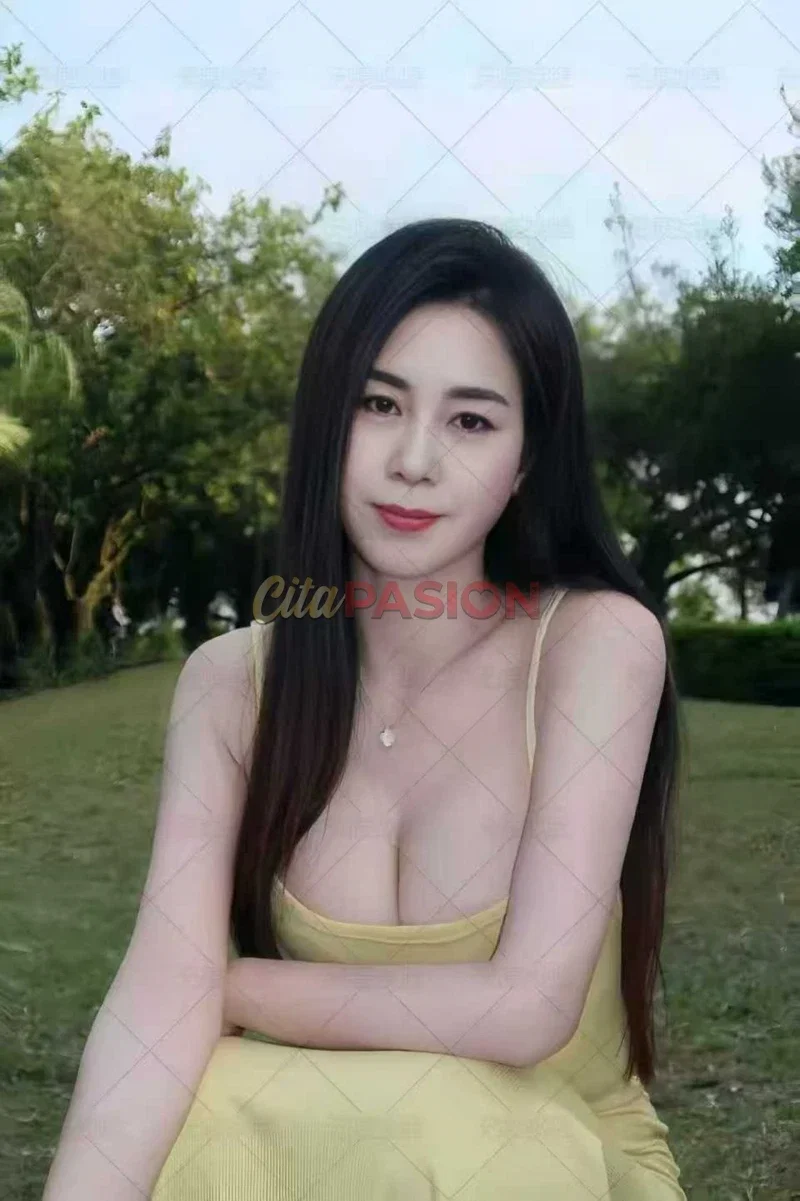Escort en Madrid capital. Soy una chica asiática encantadora, deseando conocerte.