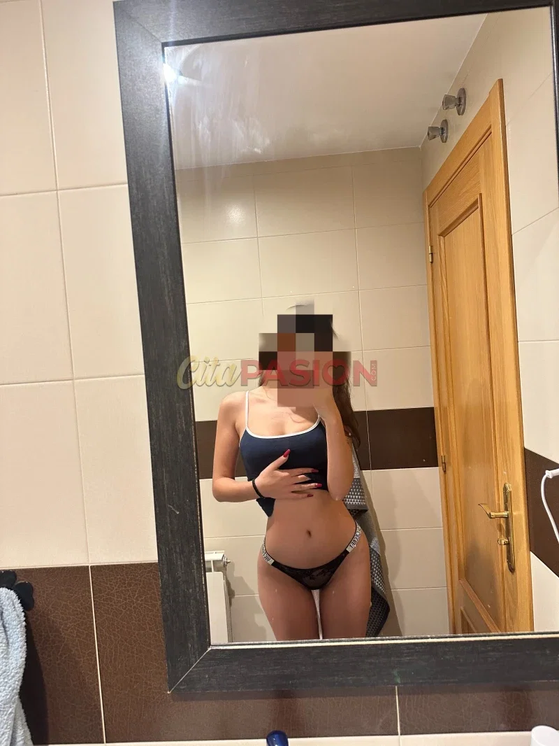 Escort en Madrid capital. Estudiante jovencita española.