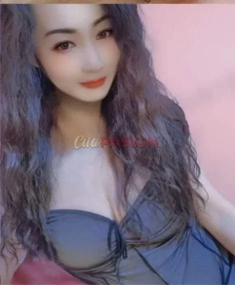 Escort en Barcelona capital. Bella chica asiática, siempre deseando conocer gente.